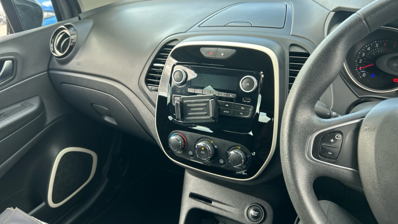 Renault Captur 0.9 TCE 90 Play 5dr Petrol Hatchback